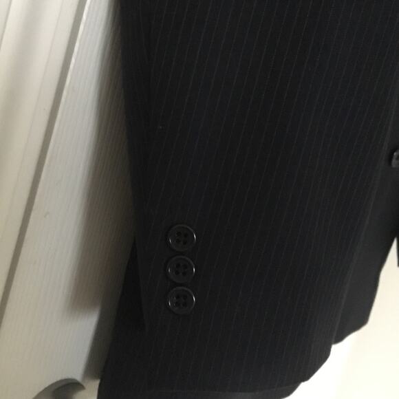 Jos. A. Bank Men’s navy blue pinstripe suit jacket, size 42R - Picture 4 of 6